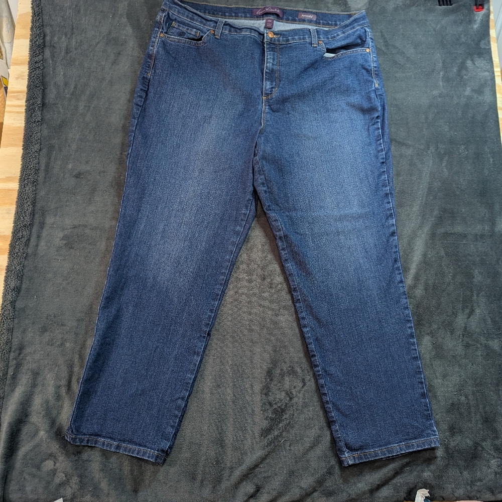 Lot 2 Pair Of Gloria Vanderbilt Amanda Slimming Style Classic Straight Leg Jeans